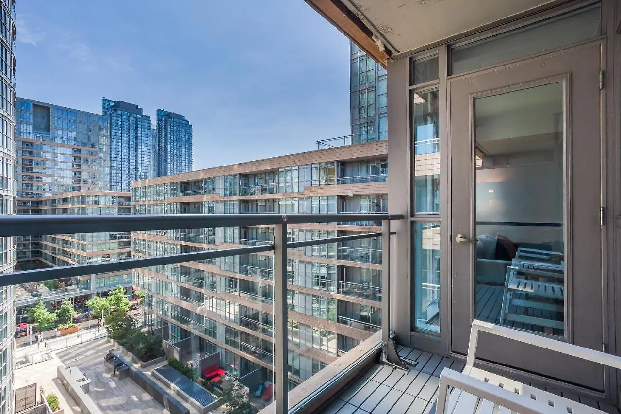 Cozy 2Br Close To Cn Tower & Harbourfront Toronto Apartment