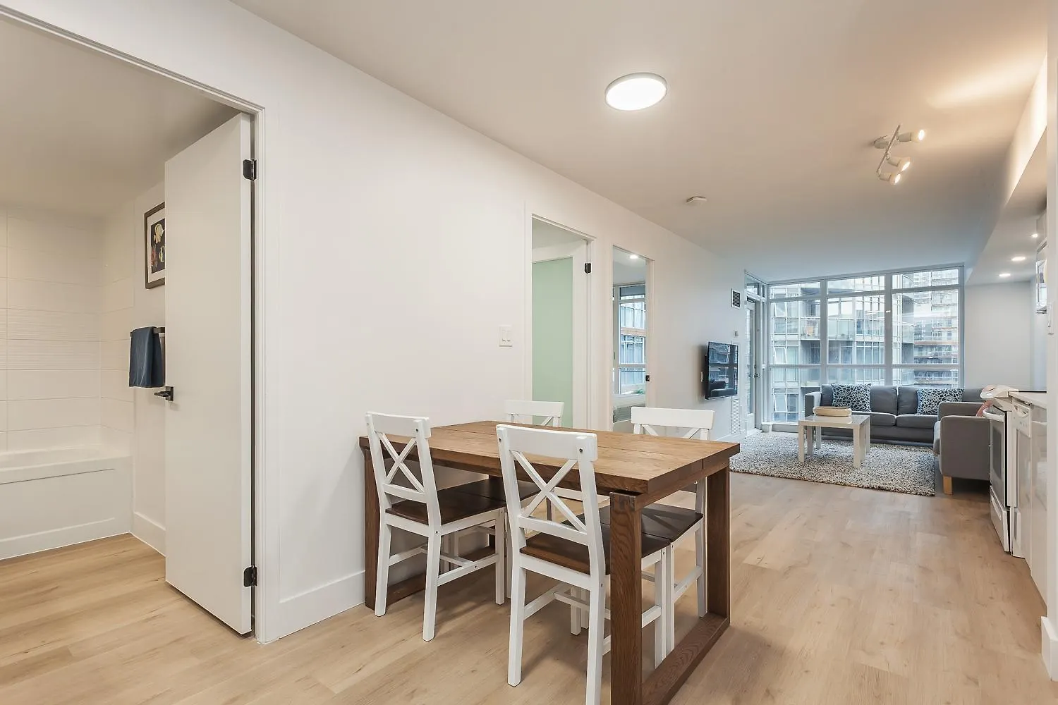 Cozy 2Br Close To Cn Tower & Harbourfront Toronto Apartment